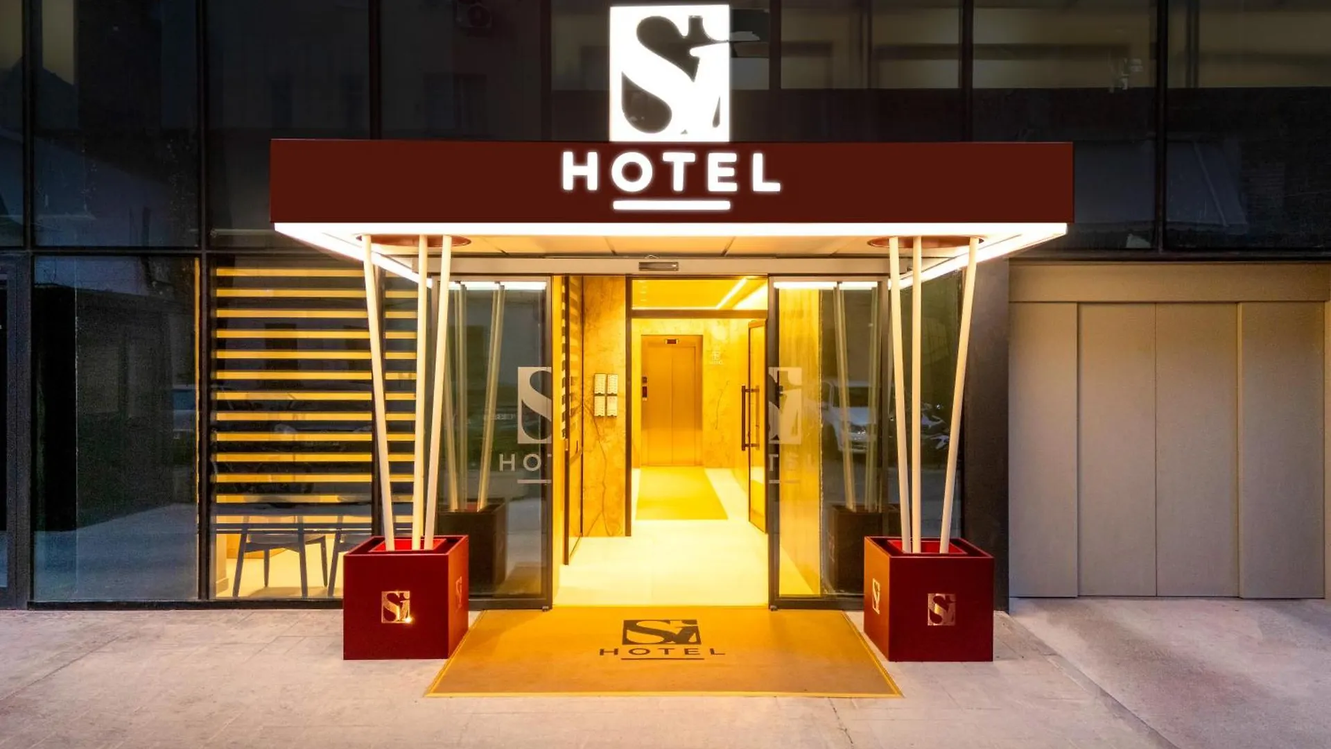 Si Hotel Tirana 4*,  Albania